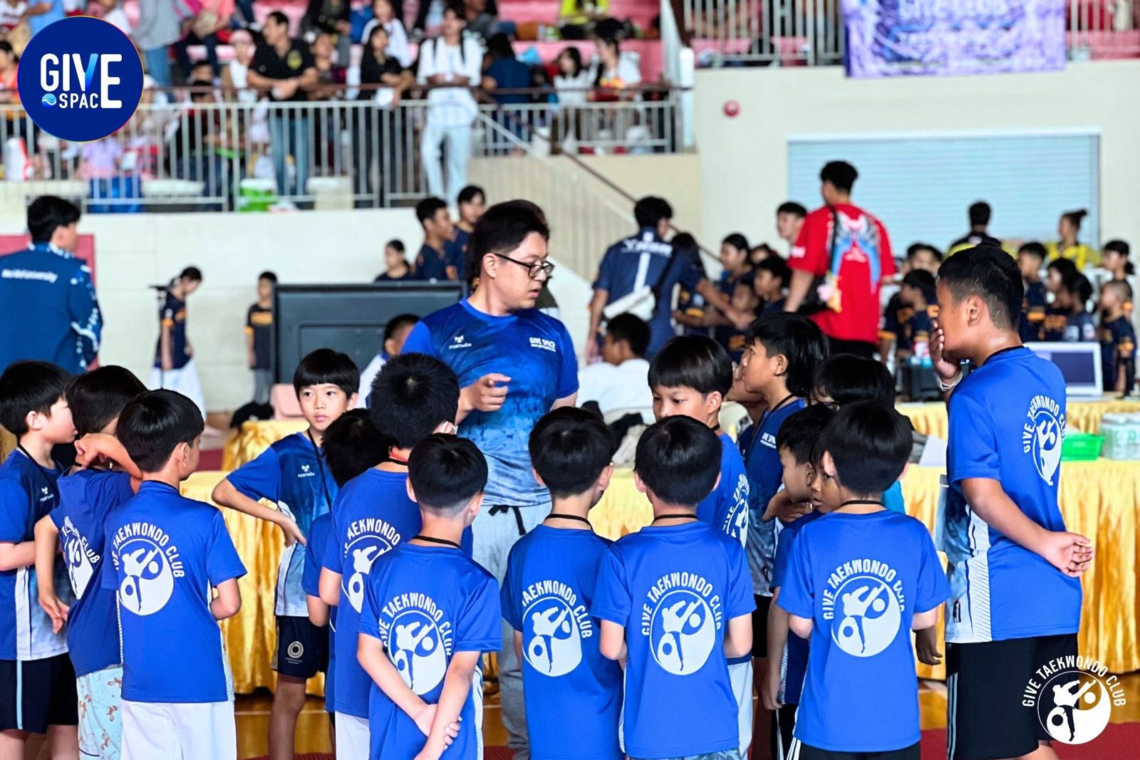 นักเรียนเทควันโด GIVE SPACE ในสนาม ACT Taekwondo Championship 2024 ที่โรงเรียนอัสสัมชัญ ธนบุรี