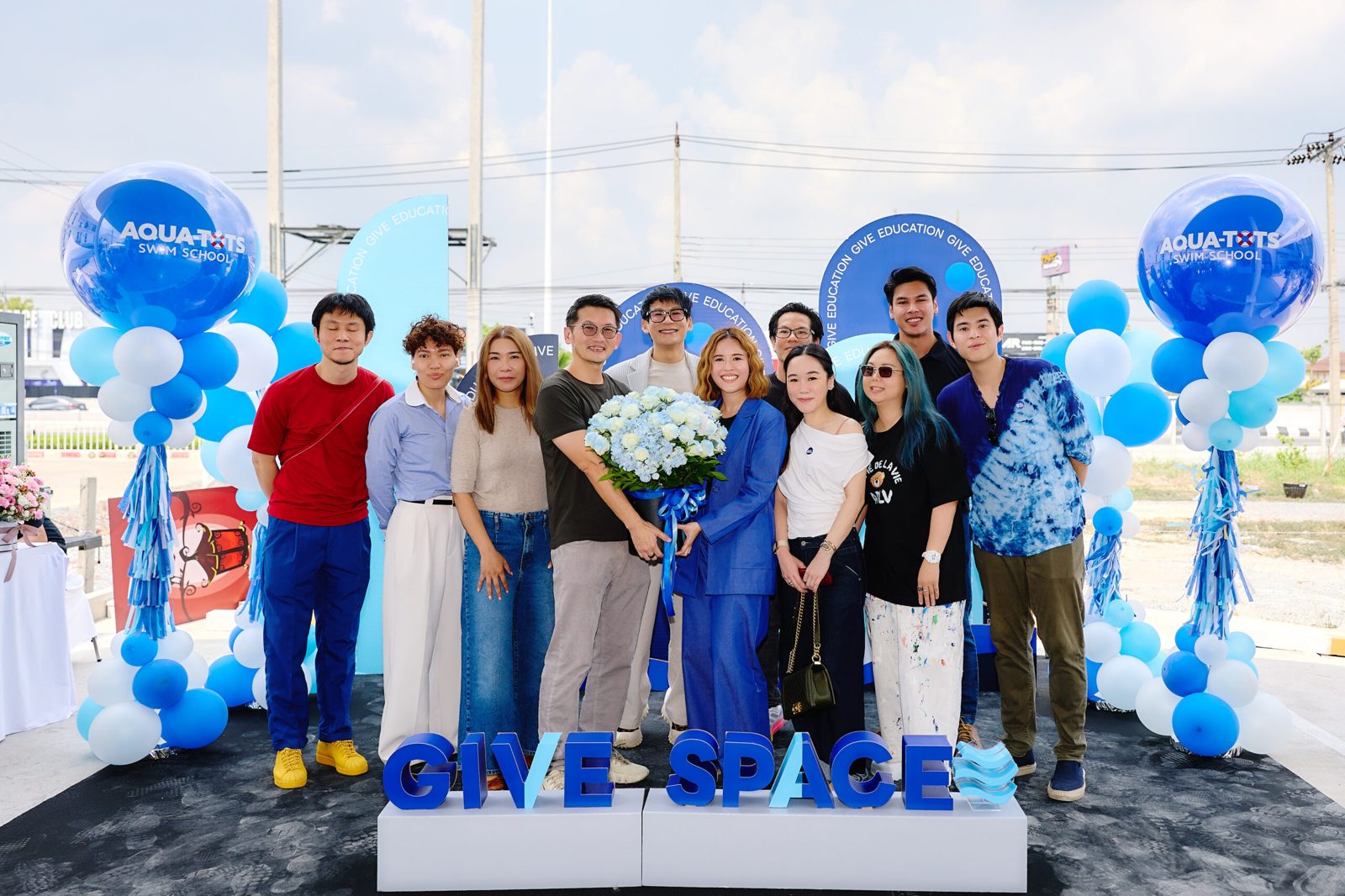 ทีมงานและครอบครัวในงาน Grand Opening ของ GIVE SPACE